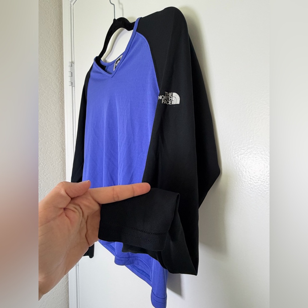 The North Face made in the USA Long Sleeve V-Neck Women’s Size Medium - Picture 3 of 6